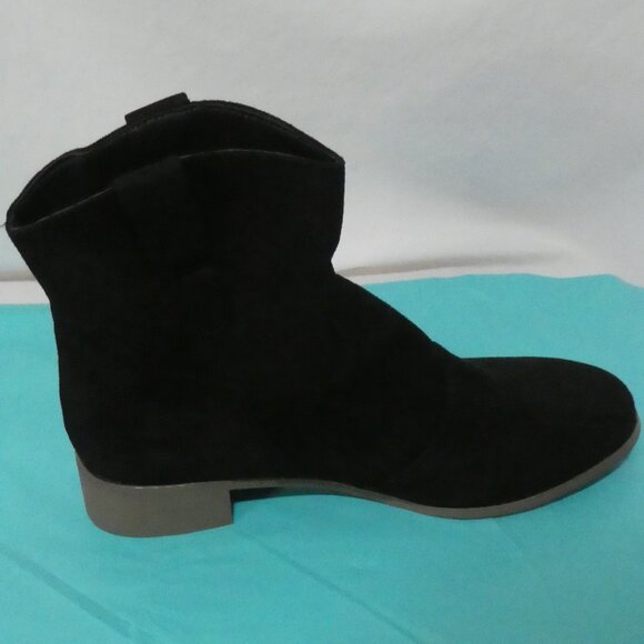 Ubranded | size 42 | Chic Black Slip On Ankle Boots / Booties | Suede Texture - Picture 10 of 11